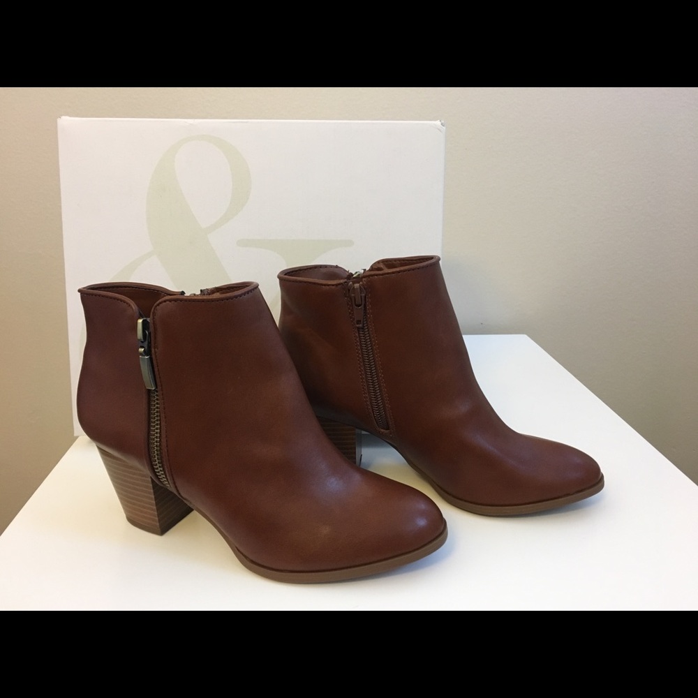 New in box- Brown booties